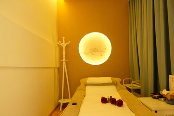 扬州日式指压的寂静美学：在按压中听见雪落的声音